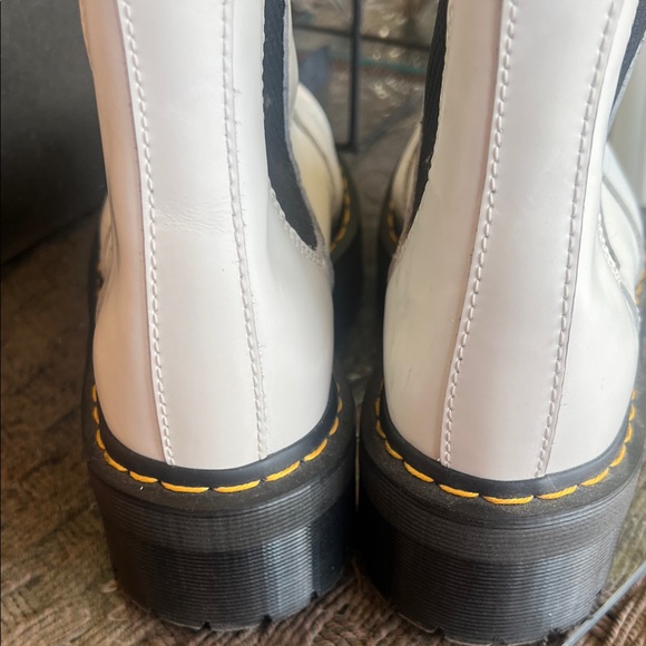 Dr. Martens Air vision sole White oil resistant Leather Chelsea Boots. EUC - Picture 6 of 6